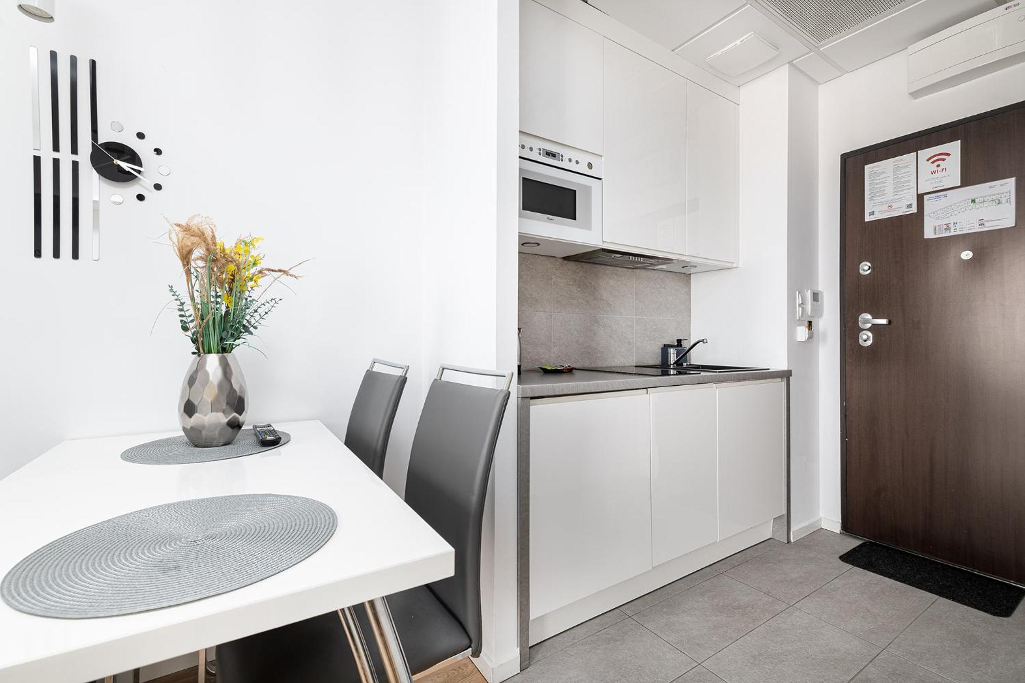 Rentplanet - Apartamenty Kasprzaka Warsaw Luaran gambar