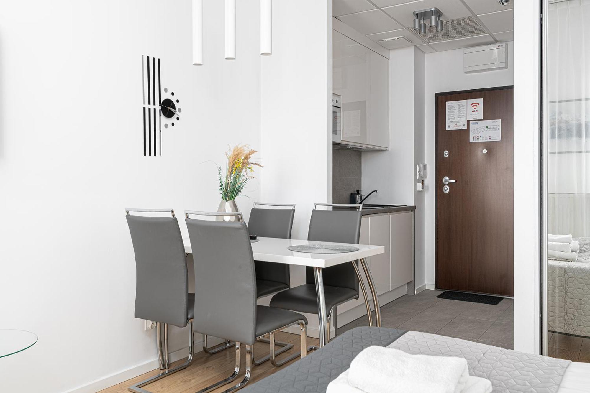 Rentplanet - Apartamenty Kasprzaka Warsaw Luaran gambar